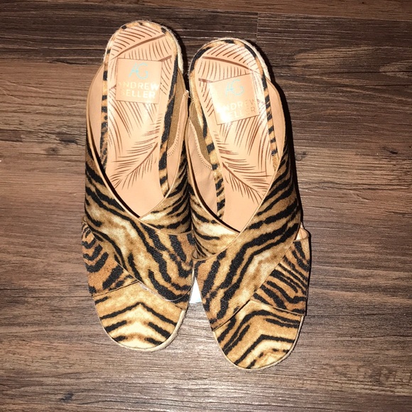Andrew Geller Shoes - ⭐️NWT Tiger striped wedges